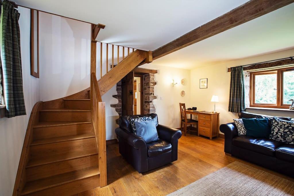 Cabalva Mill Cottage - Very Private And With Views Over The River Wye Clifford Extérieur photo