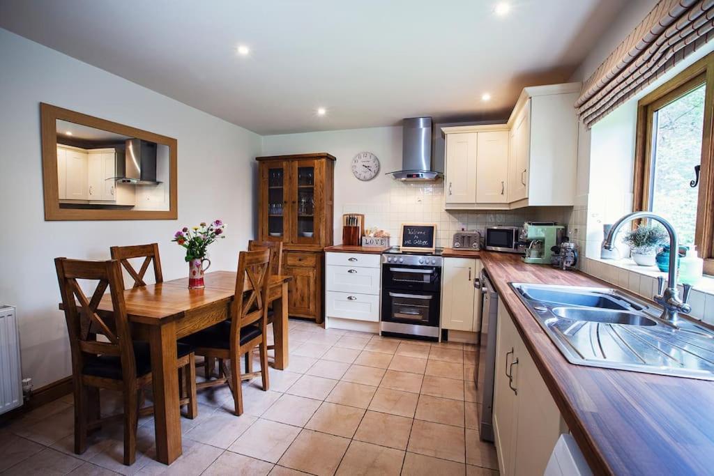 Cabalva Mill Cottage - Very Private And With Views Over The River Wye Clifford Extérieur photo